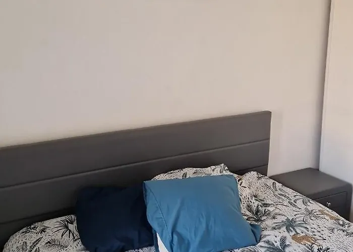 2 Pieces + Parking A 15 Min De Paris
